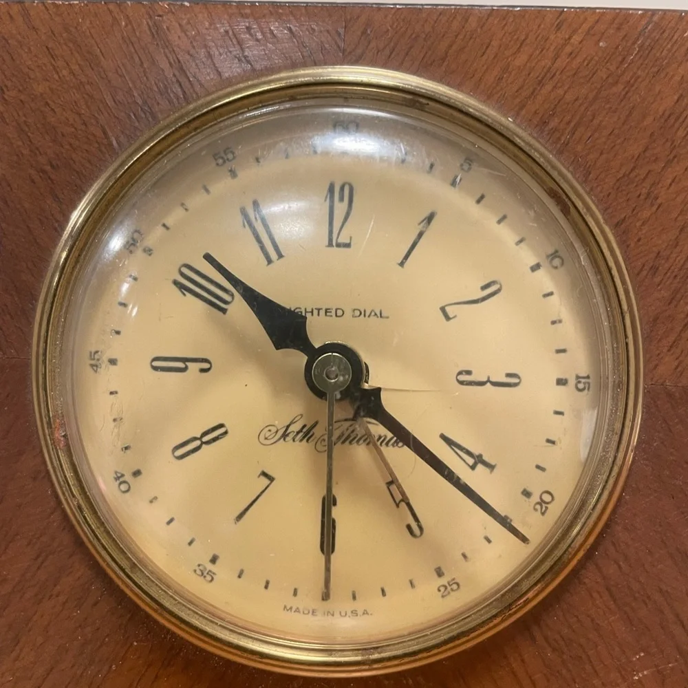 Seth Thomas Classic Cream and wood mantle Clock